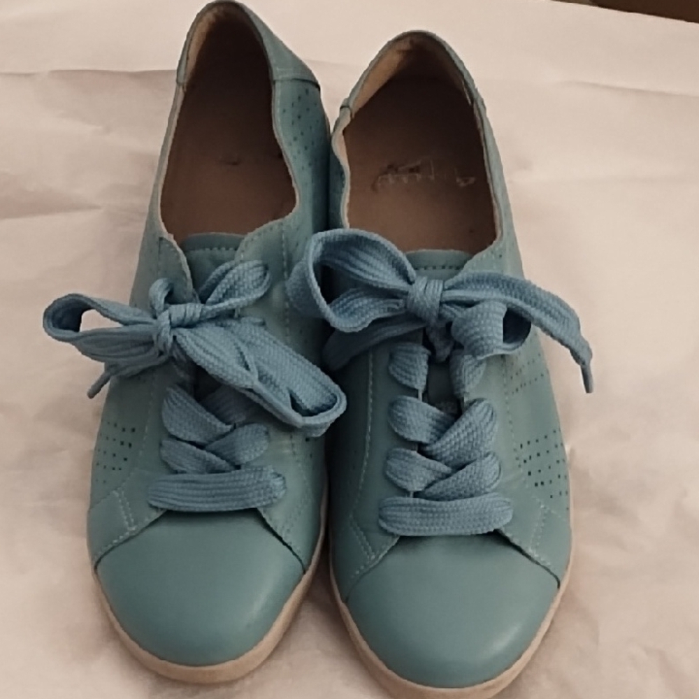 Dansko Lace Up Leather Sneaker In teal Size 37 /6.5-7